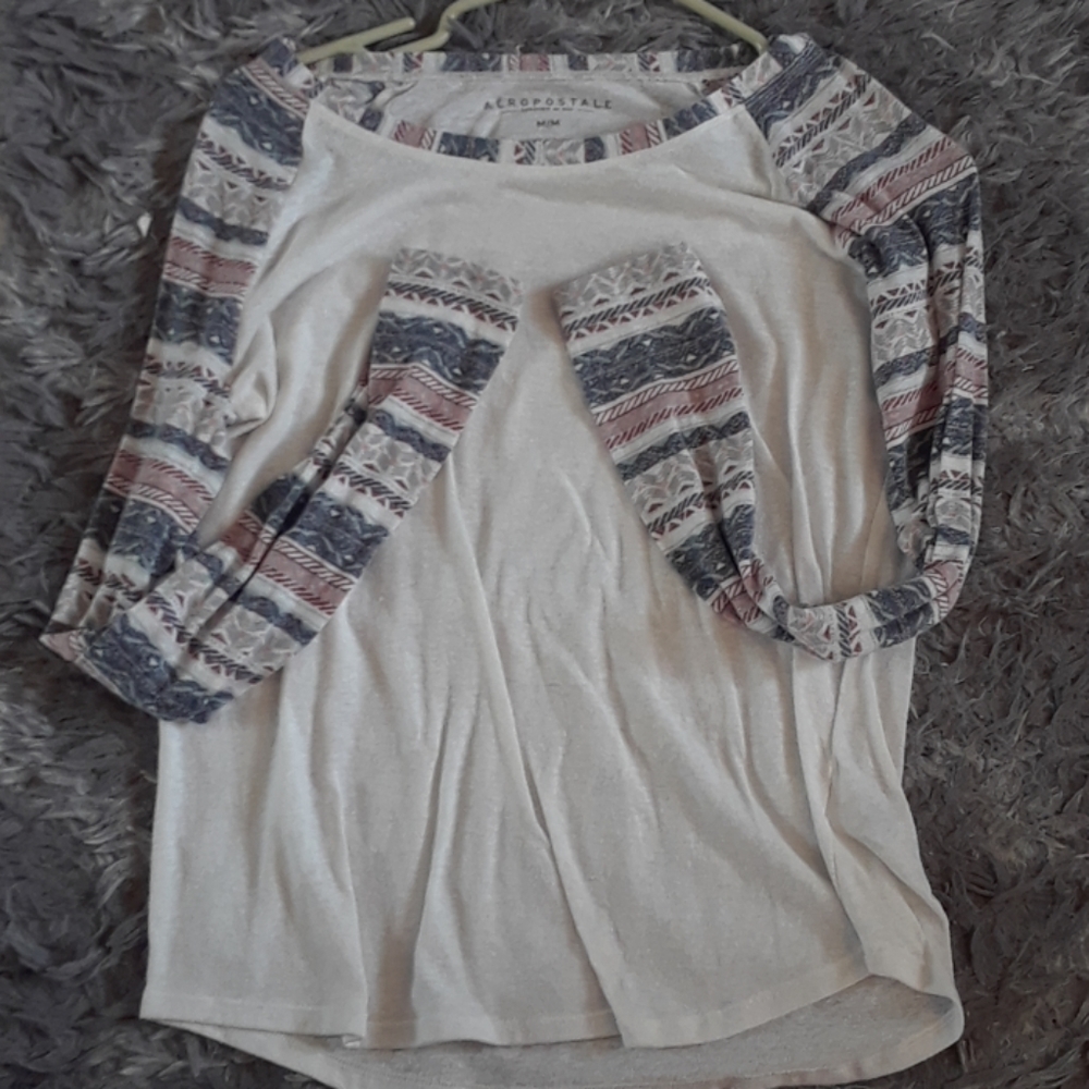 Thin long sleeve with decorated sleeves